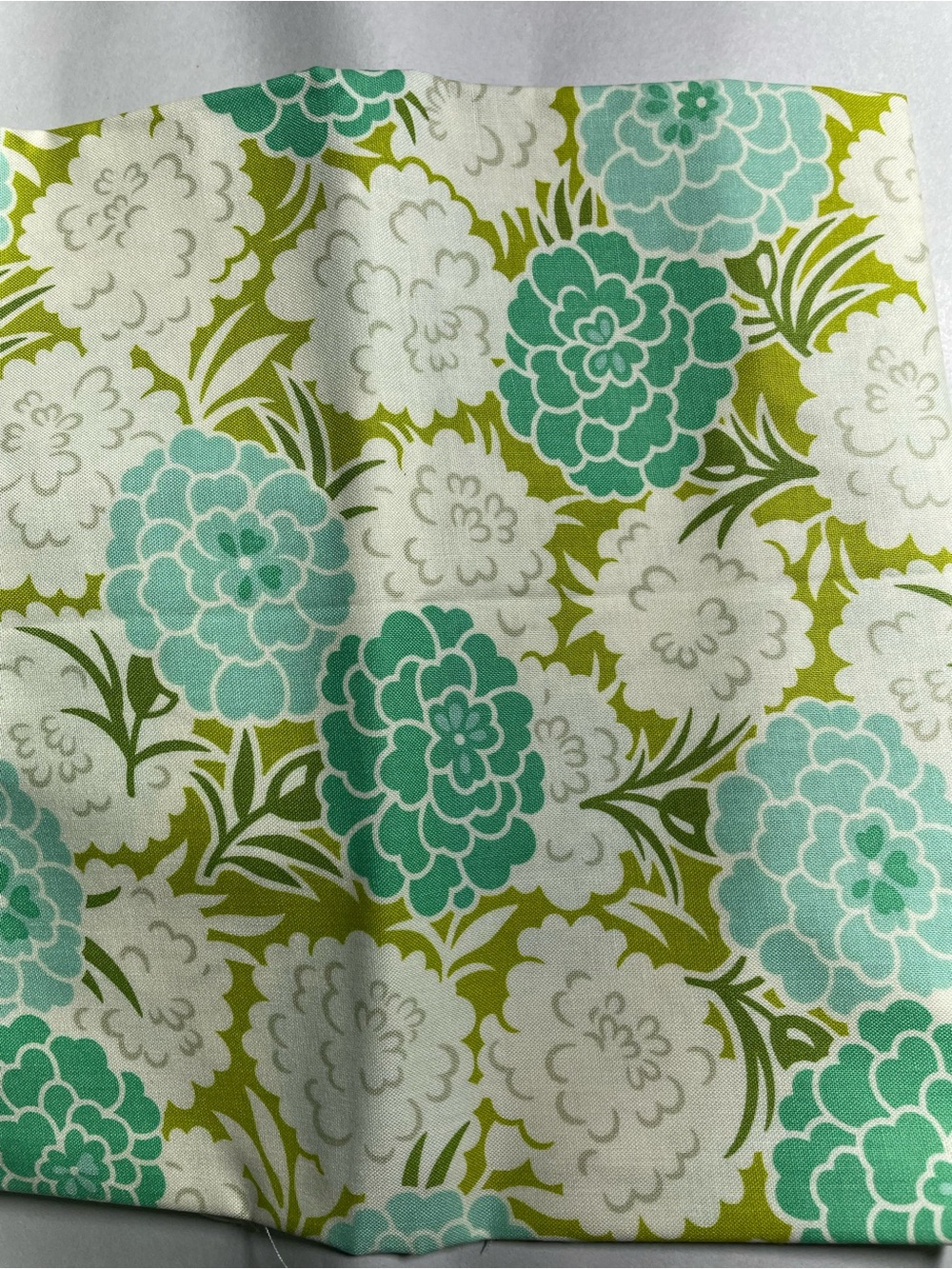 42x18” Floral Dahlia Bold Print Green White Cotton Fabric NOS
